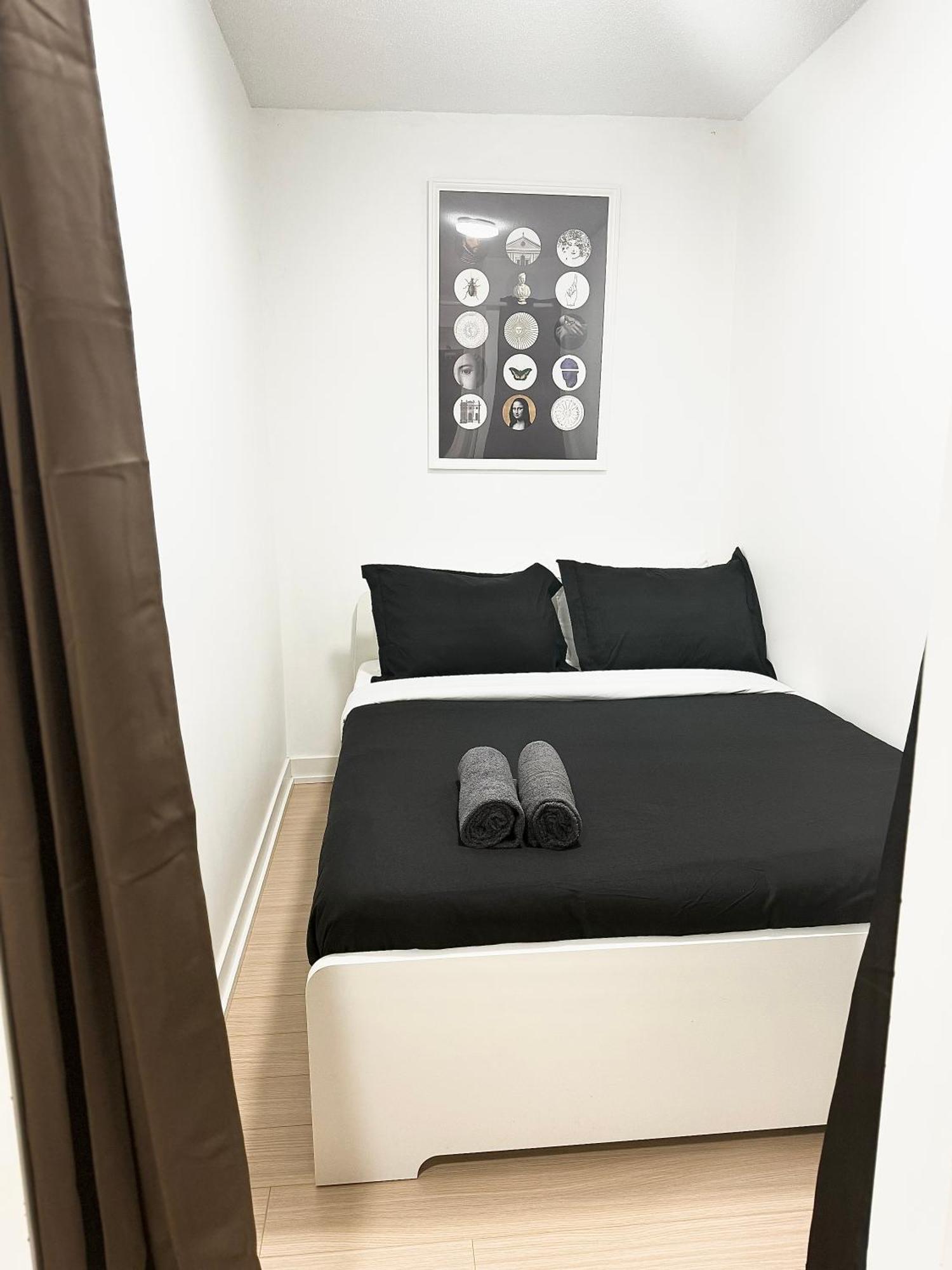 Lush Condo By Cntower - Free Parking Toronto Exterior foto